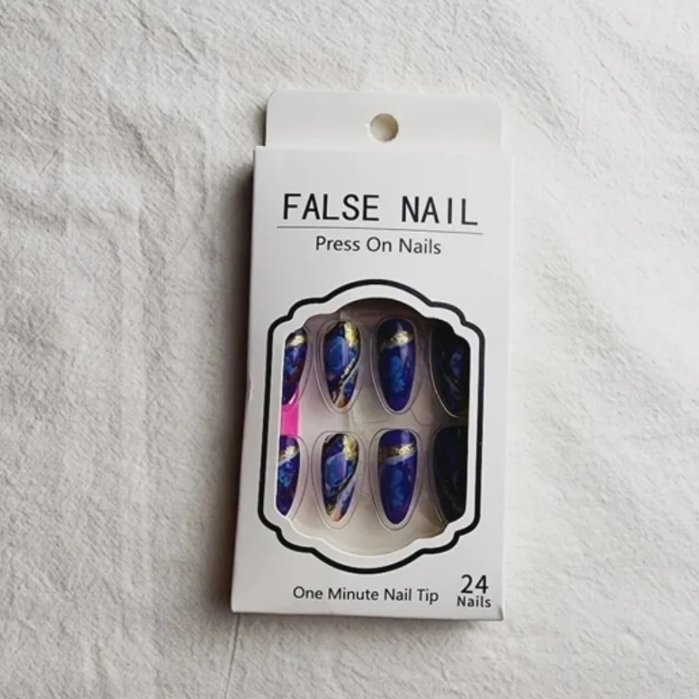 24 Pieces Fake press on nails